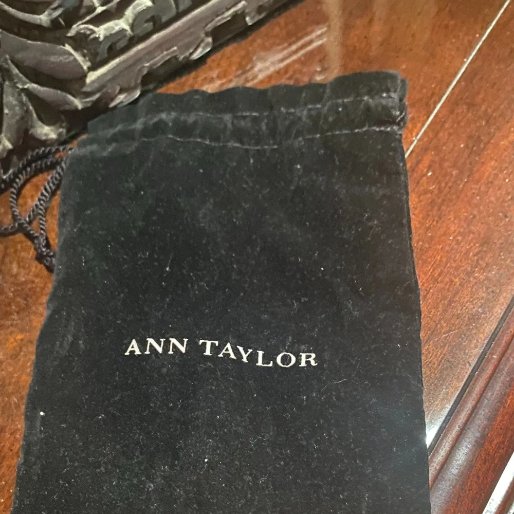 Beautiful Rhinestone Necklace - Picture 4 of 4